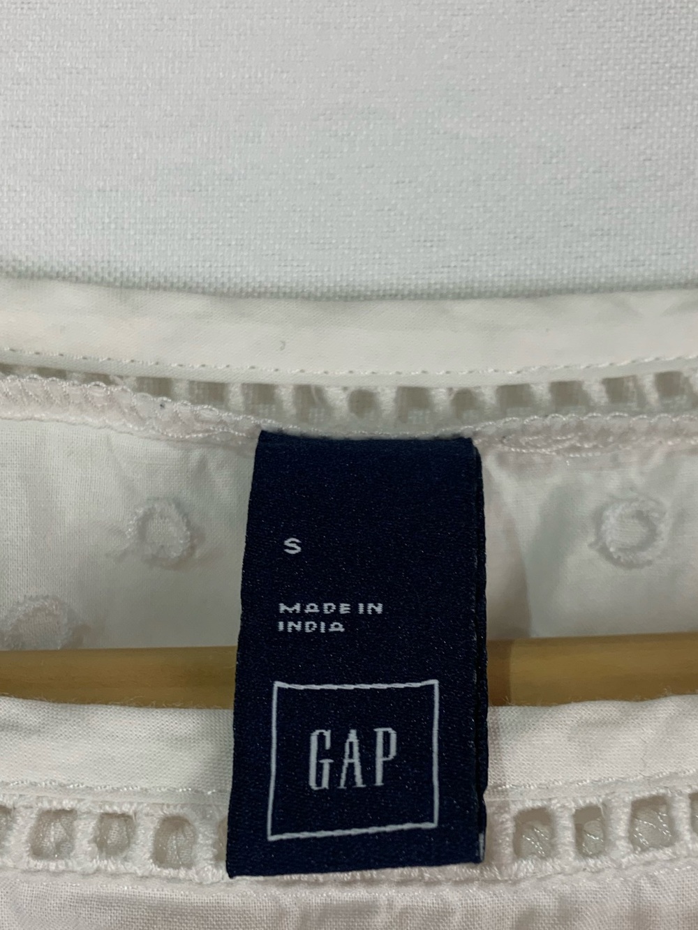 GAP White Cotton Eyelet Top - Picture 9 of 10